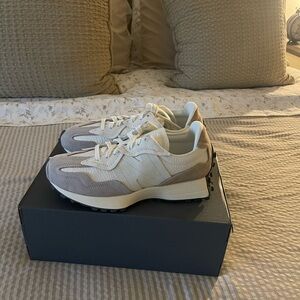 Womens brand new in the box New Balance 327